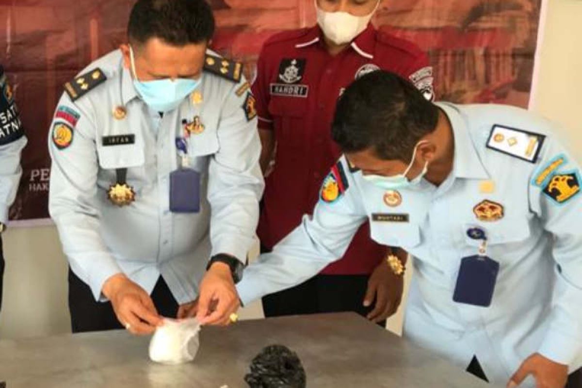 Petugas LP Semarang temukan sabu-sabu diselundupkan lewat tembok