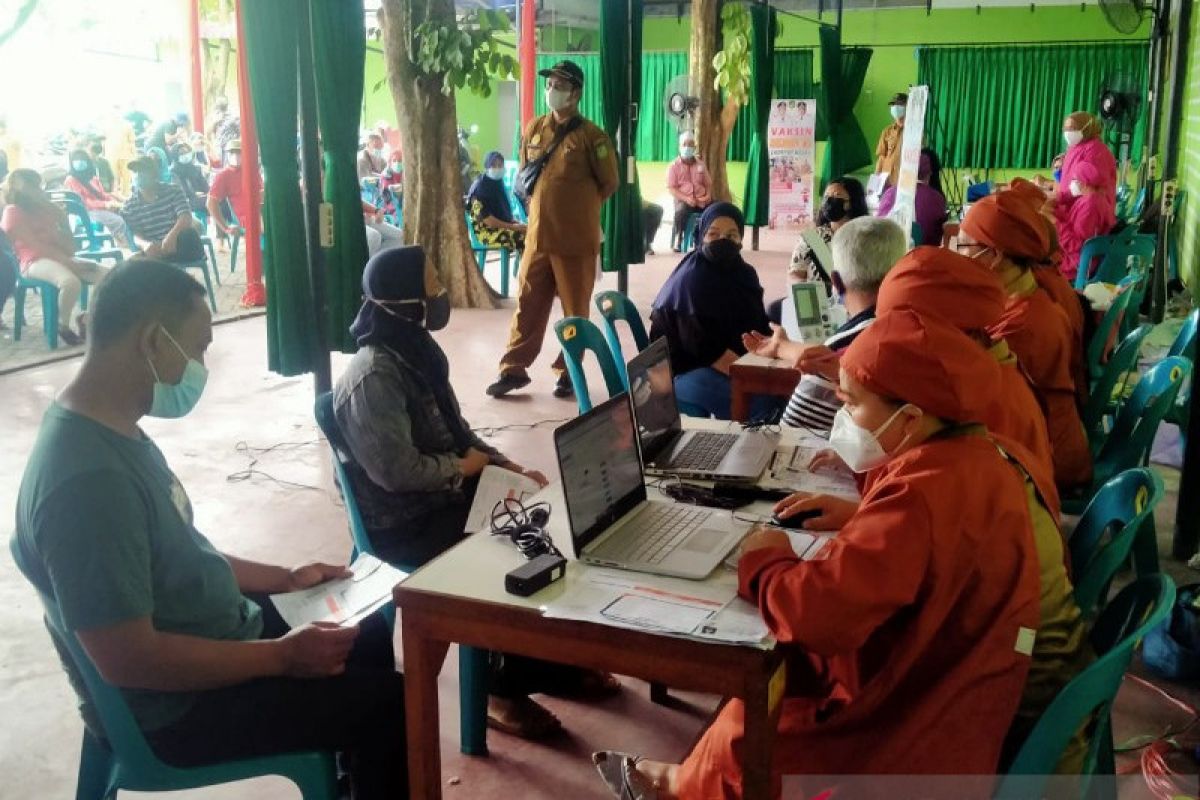 Setengah warga Medan telah vaksin COVID-19