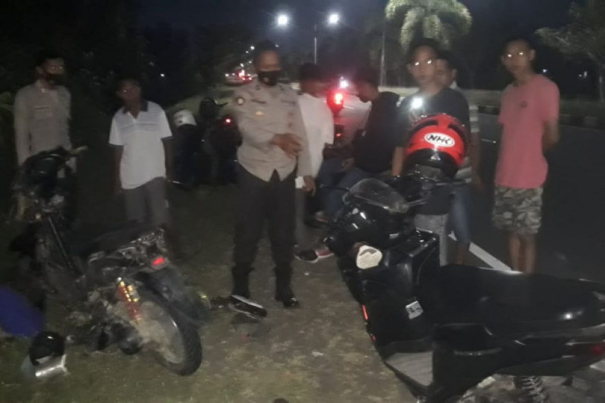 Dua motor adu jangkrik di Jalan Bypass Bandara Lombok