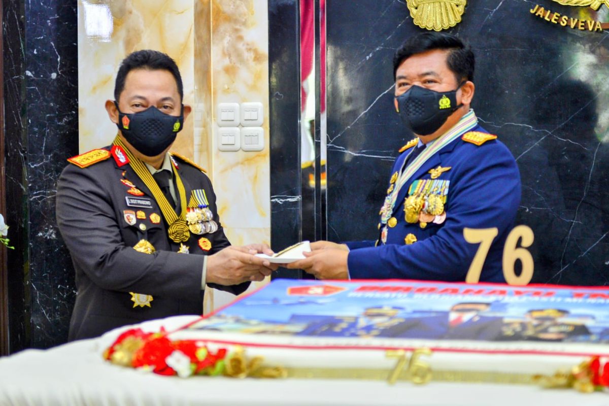 TNI-Polri synergy becomes key to tackling challenges: police chief