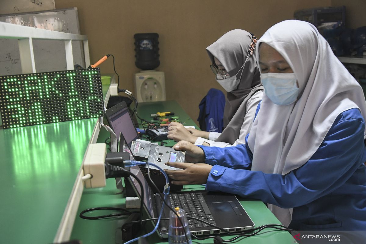 West Java's 26,312 vocational schoolers join digital business class