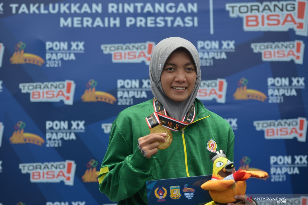 PON Papua: Adinda Larasati tambah emas Jatim dari renang perairan terbuka 10.000 meter