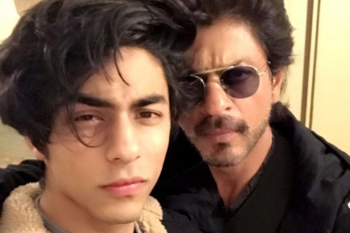 Putra aktor Shah Rukh Khan ditahan karena kasus kasus narkoba