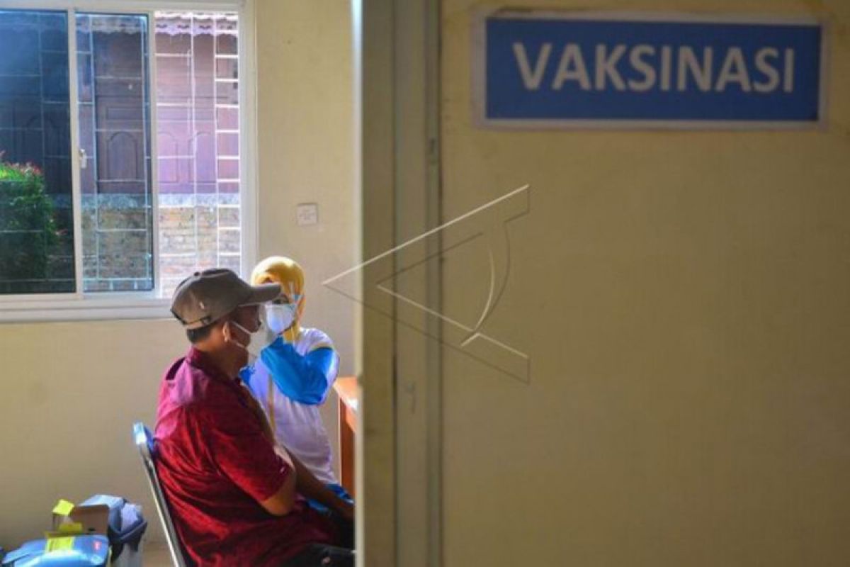 Vaksinasi COVID-19 Kota Semarang lampaui 100 persen, tersisa 33 kasus aktif