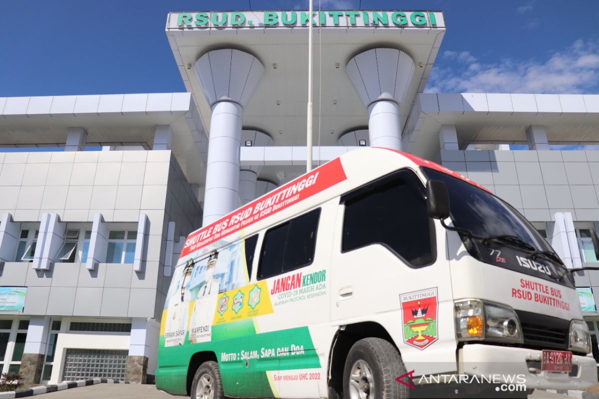 Warga Bukittinggi dimanja dengan shuttle bus gratis ke RSUD