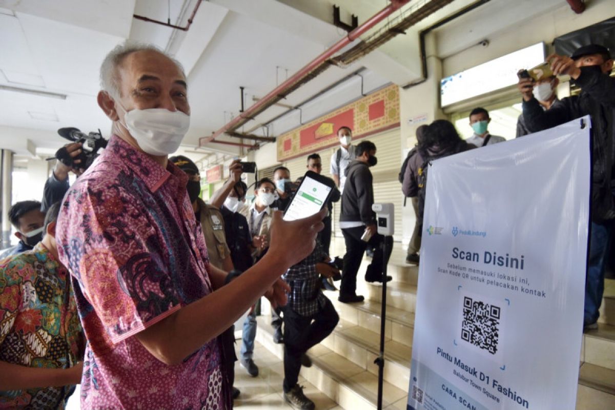 Kemendag pantau uji coba PeduliLindungi di pasar rakyat Bandung