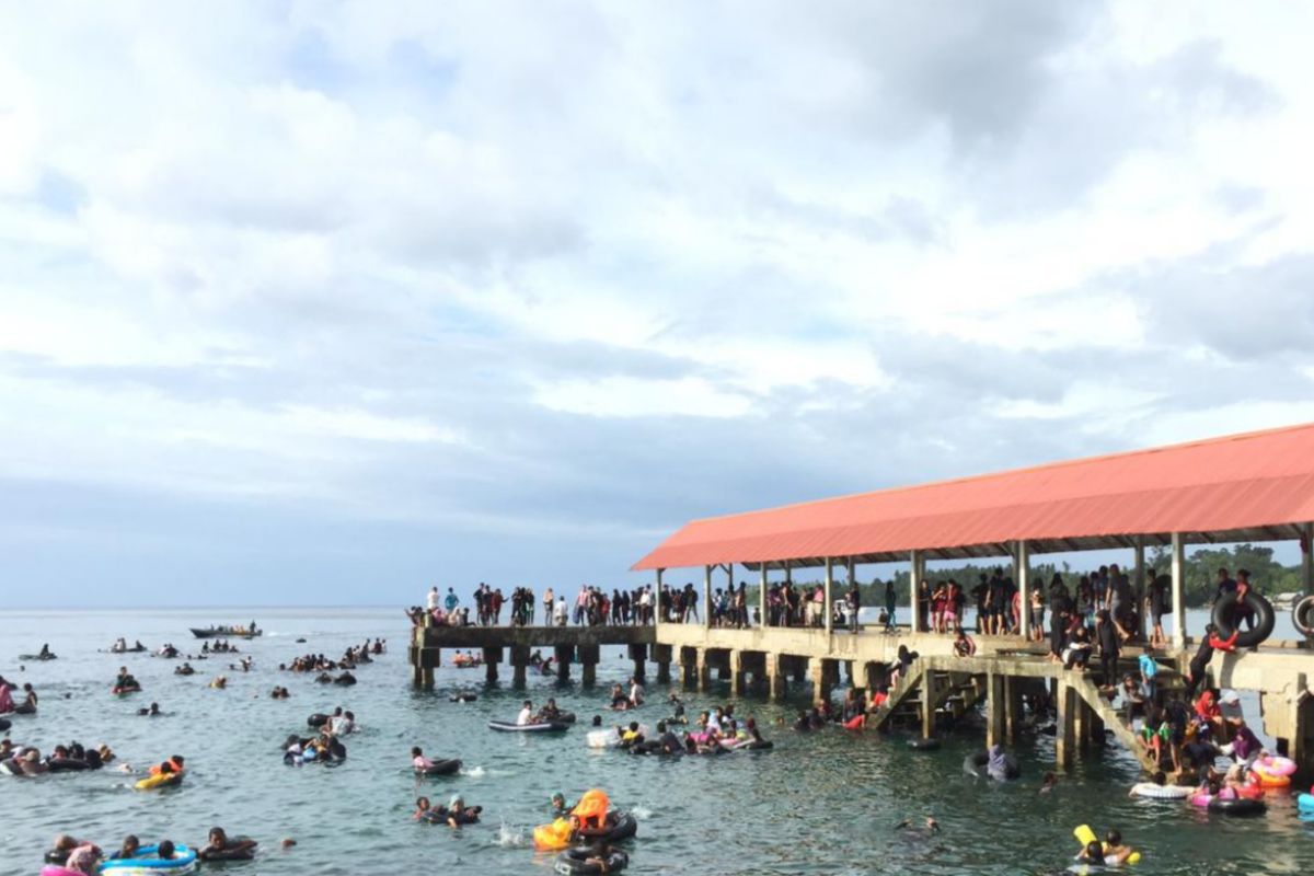 Ribuan warga Leihitu Maluku gelar tradisi Mandi Safar