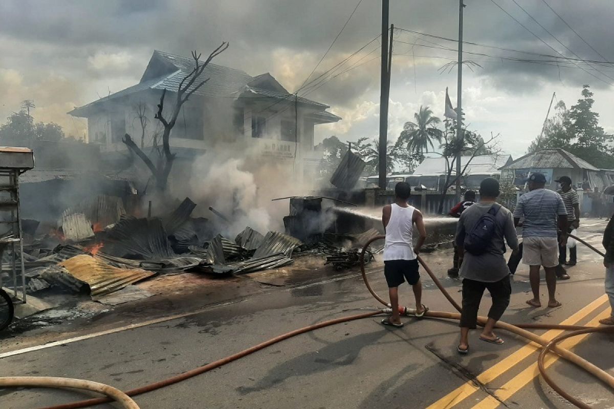 Kios BBM eceran terbakar di Ambon, kerugian ratusan juta