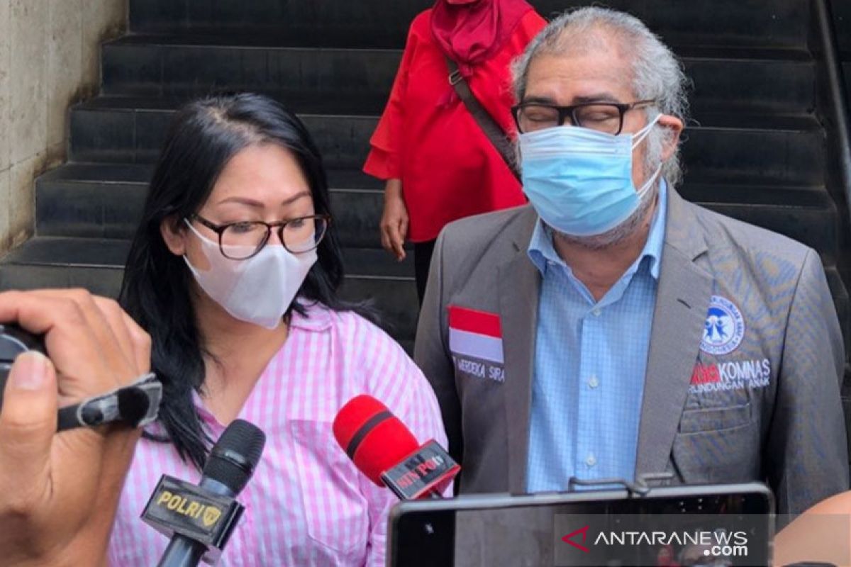 Seorang ibu laporkan oknum polisi ke Polda Metro