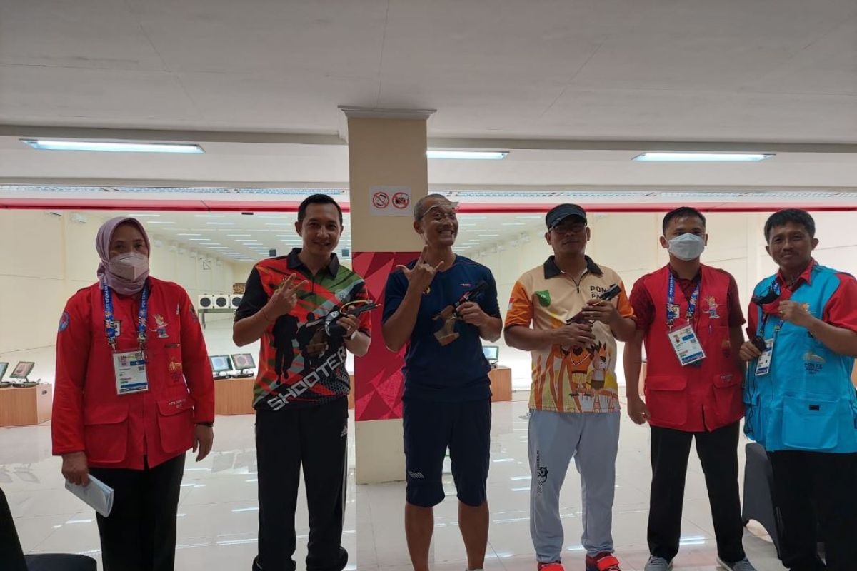 Atlet menembak asal Bali Dewa Yadi meraih medali perak PON Papua