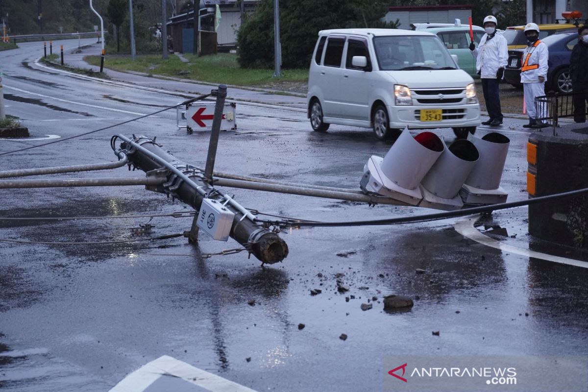 Gempa berkekuatan magnitudo 7,3 guncang Jepang, picu listrik padam dan tsunami