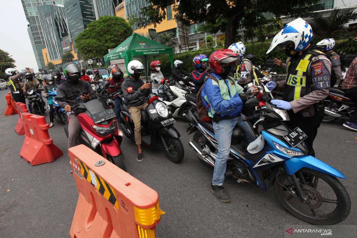 Tahun baru, polisi Surabaya halau mobilitas mulai pukul 17.00