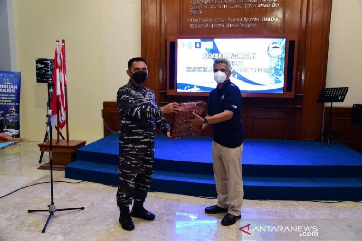 Komandan Pushidrosal TNI AL lepas keberangkatan tim peneliti Selat Manipa