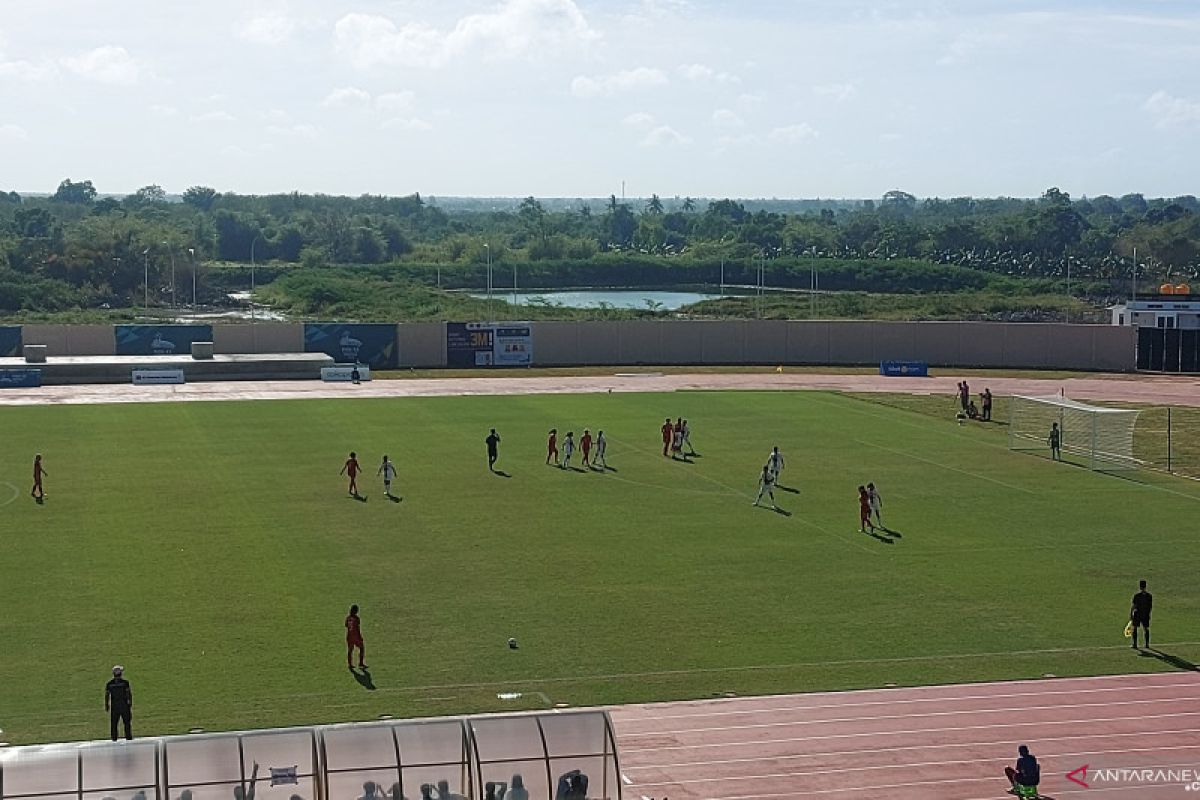 Gol bunuh diri antarkan DKI ke semifinal sepak bola putri