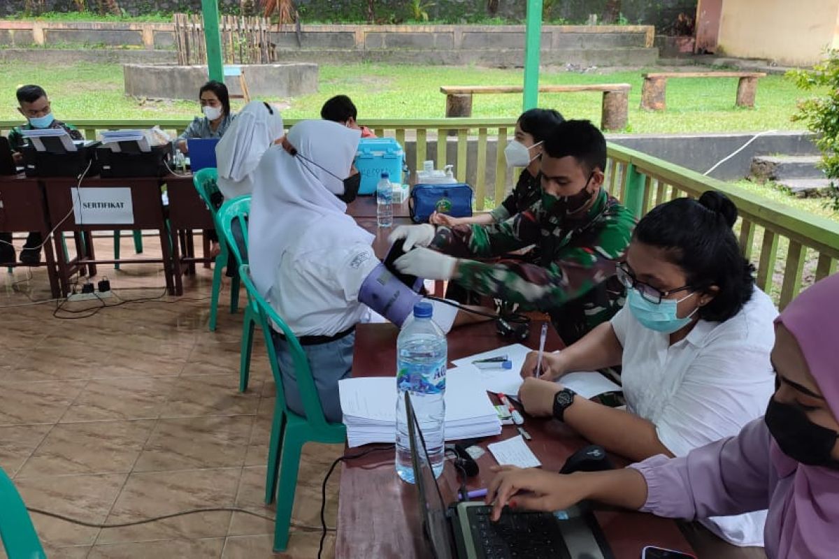 Vaksinasi COVID-19 untuk peringatan HUT TNI lampaui target 1.000 orang,jangan lengah