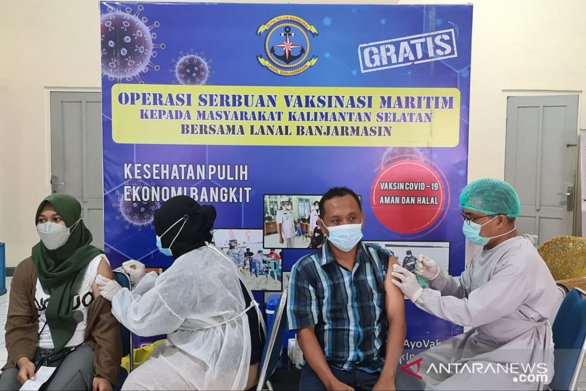 TNI AL bantu turunkan level PPKM di Banjarmasin dengan vaksinasi