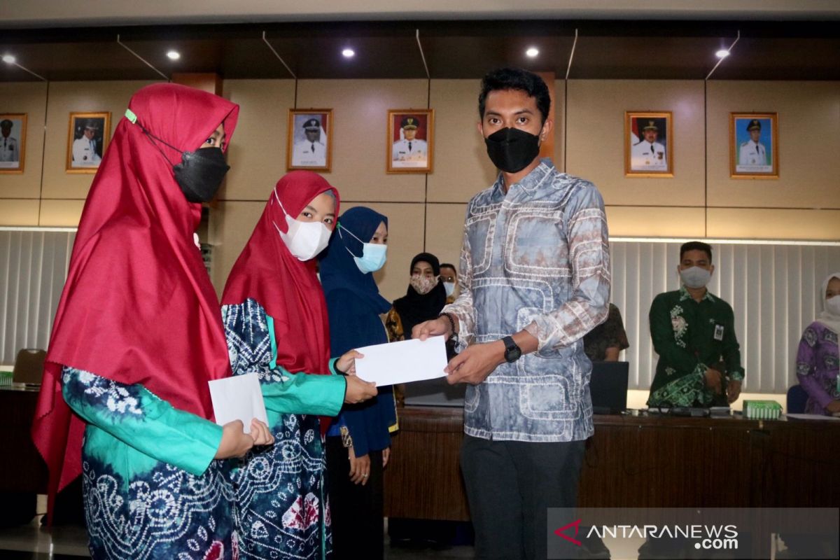 Bupati Banjar lepas tiga kafilah ke STQ nasional di Maluku Utara