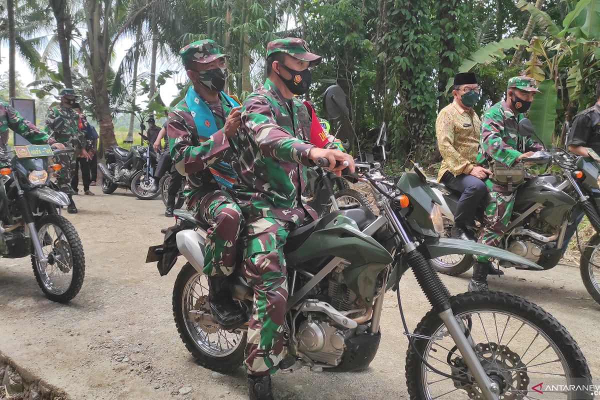 Tinjau TMMD di HST, Jendral TNI AD ini minta Pemkab lanjutkan pembangunan