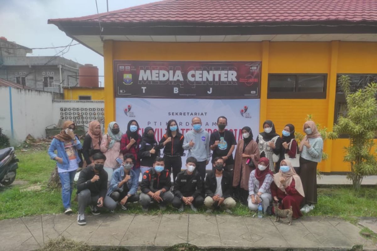 Penggiat teater Jambi bangkitkan semangat mahasiswa untuk berkarya