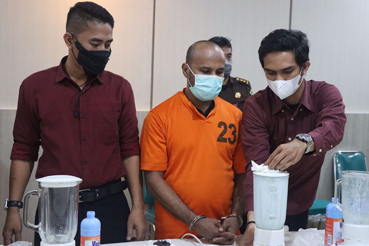 Aceh police destroy seven kilograms of crystal methamphetamine