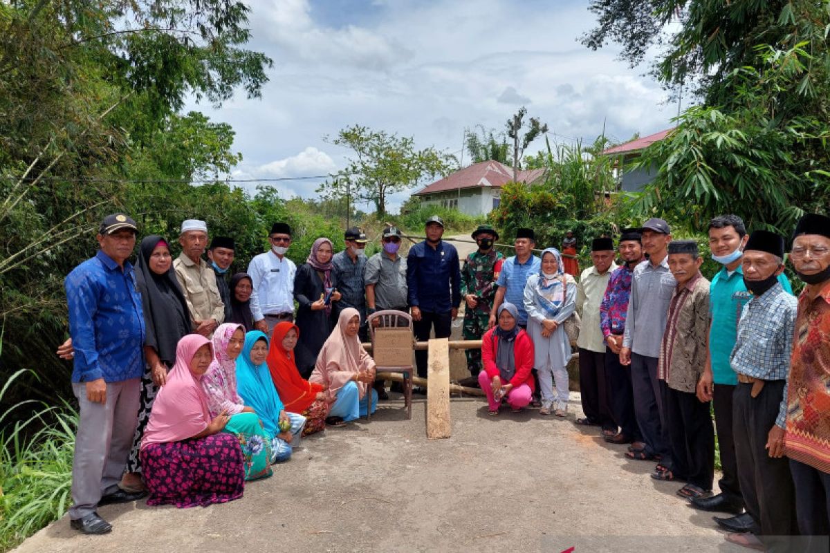 Agar perekonomian tak terganggu, Pemkab Agam diminta bangun jembatan darurat di Gantiang