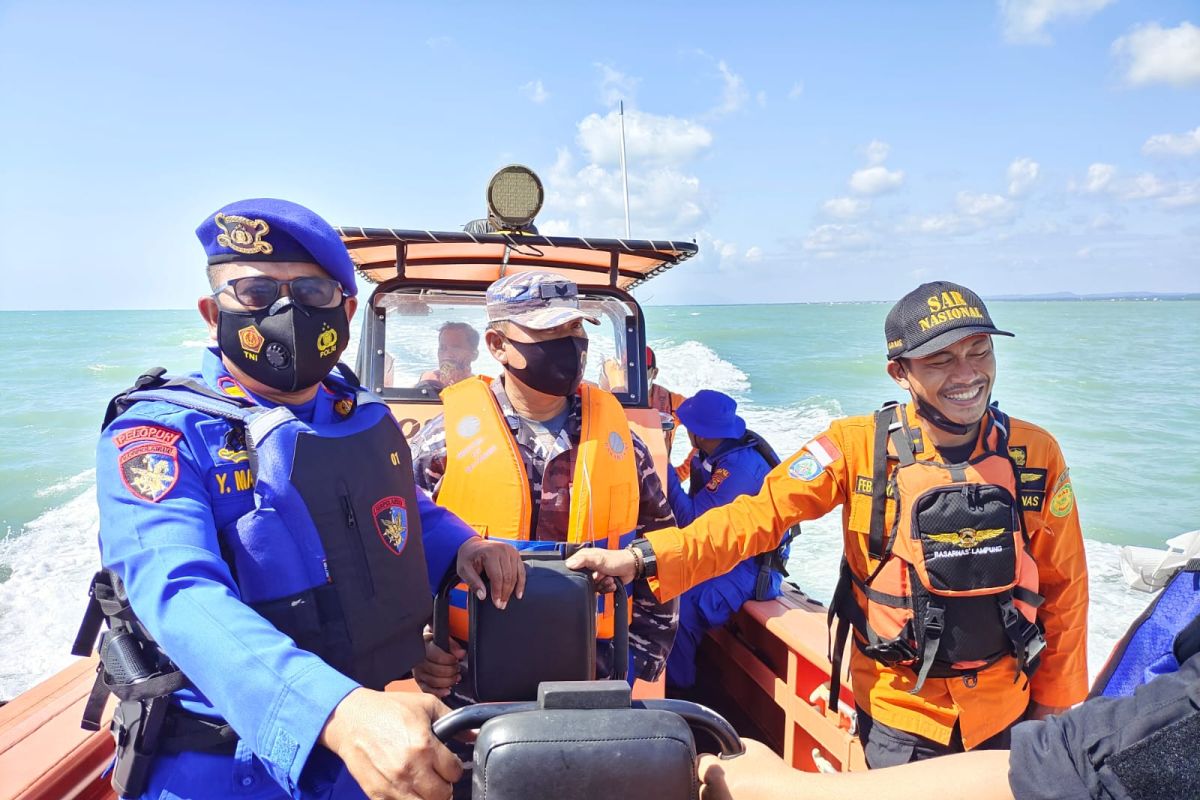 Tim SAR gabungan terus operasi cari nelayan tenggelam di laut Lampung Timur