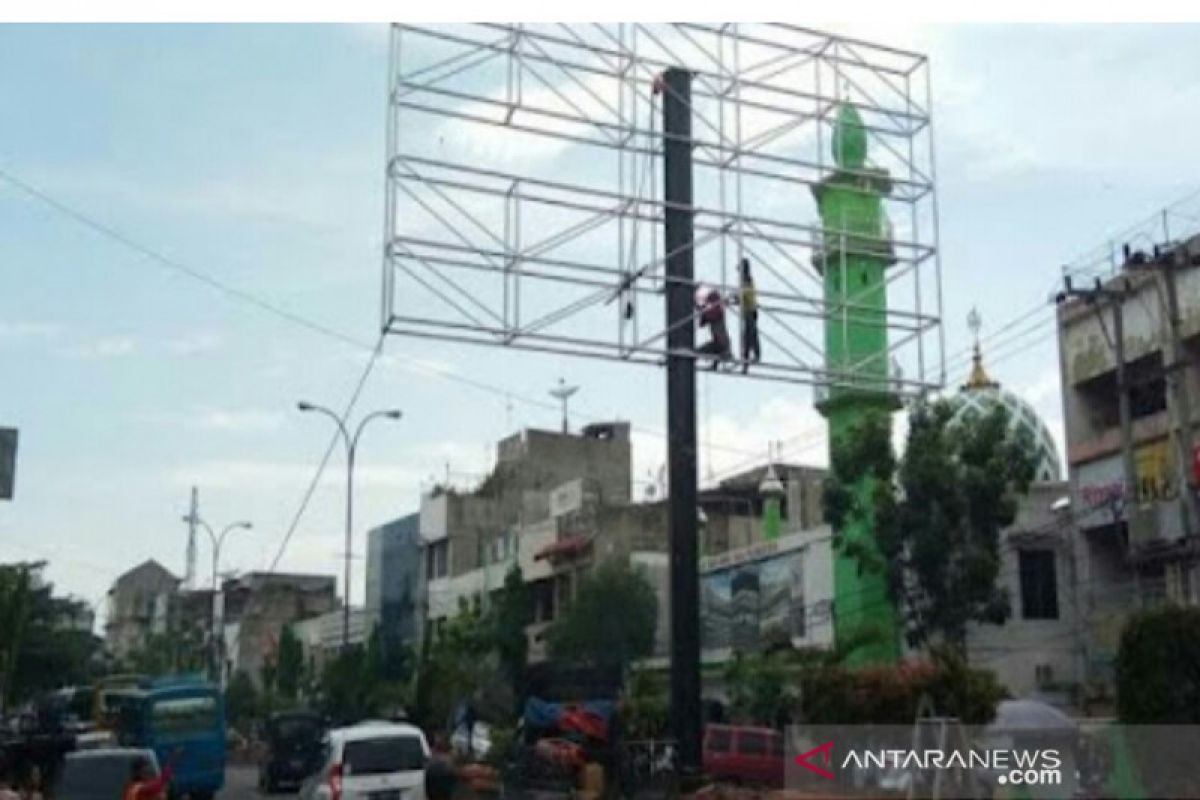 Bapenda Pekanbaru bakal lelang 120 tiang reklame misterius