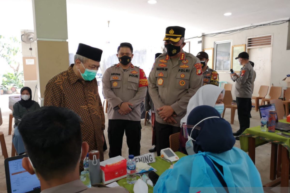 Percepat kekebalan kelompok, ratusan santri ikuti vaksinasi