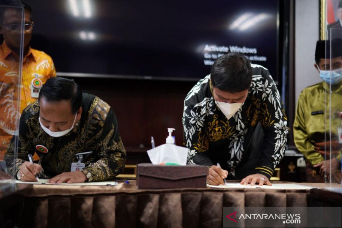 Permudah layanan perbankan,  Kuansing teken MoU dengan Bank Riau Kepri