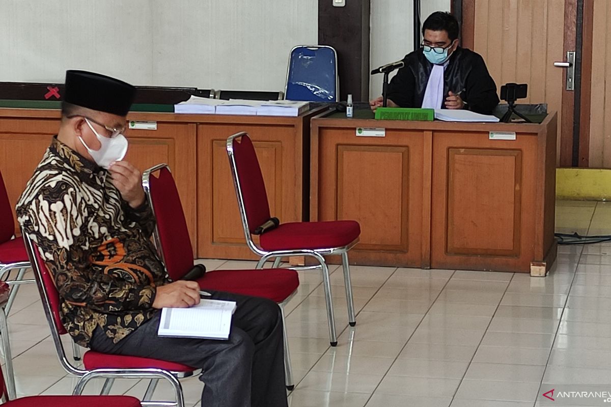 Jaksa KPK menuntut Juarsah pidana penjara lima tahun