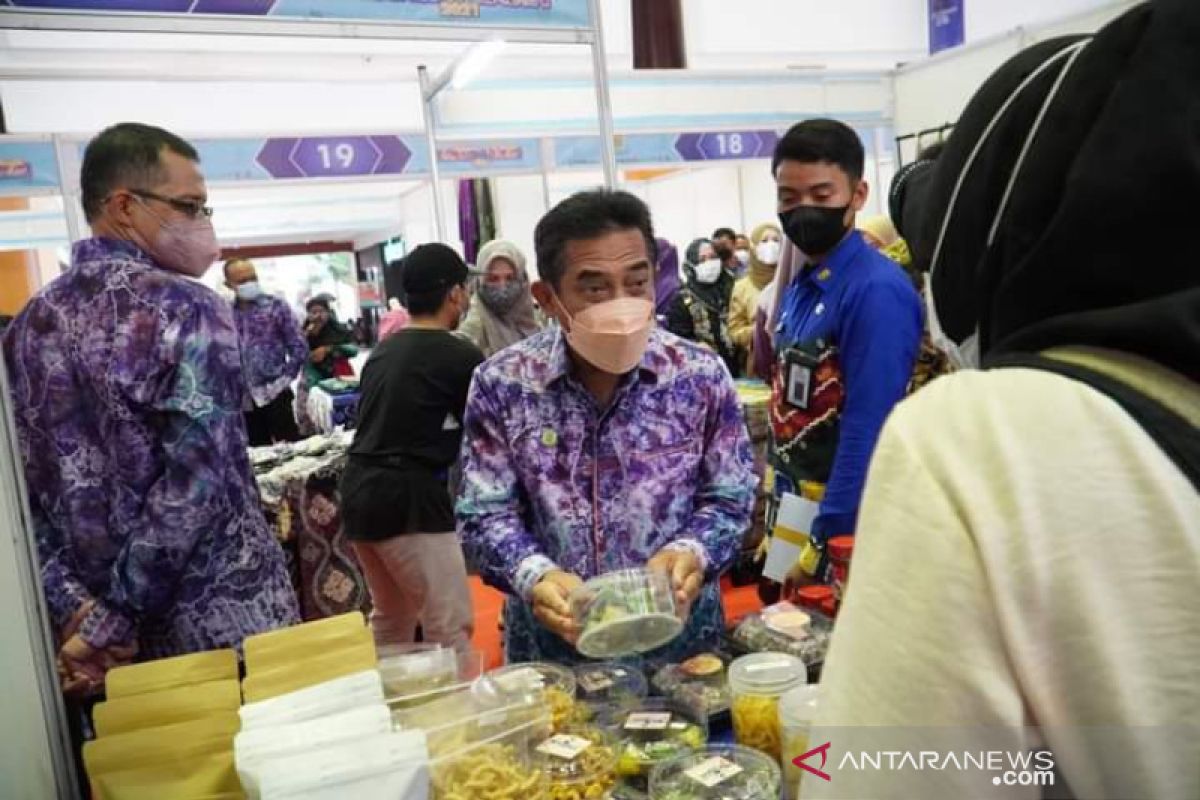 Banjarmasin Sasirangan Festival 2021 held amid PPKM