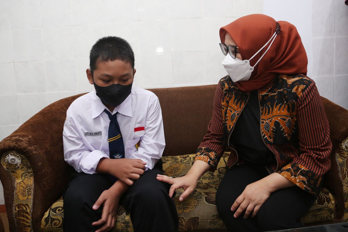 Istri Wali Kota Surabaya kunjungi rumah pelajar SMPN 1 tertimpa musibah