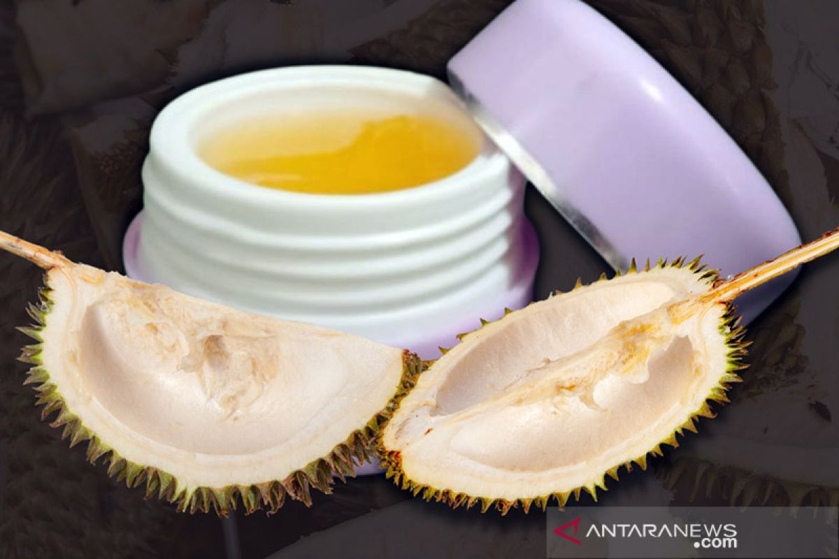 Mahasiswa UB membuat krim antijerawat dari kulit durian