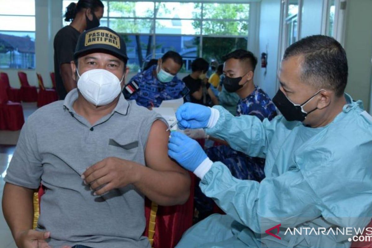 TNI AU target vaksinasi  10.500 warga di Berau