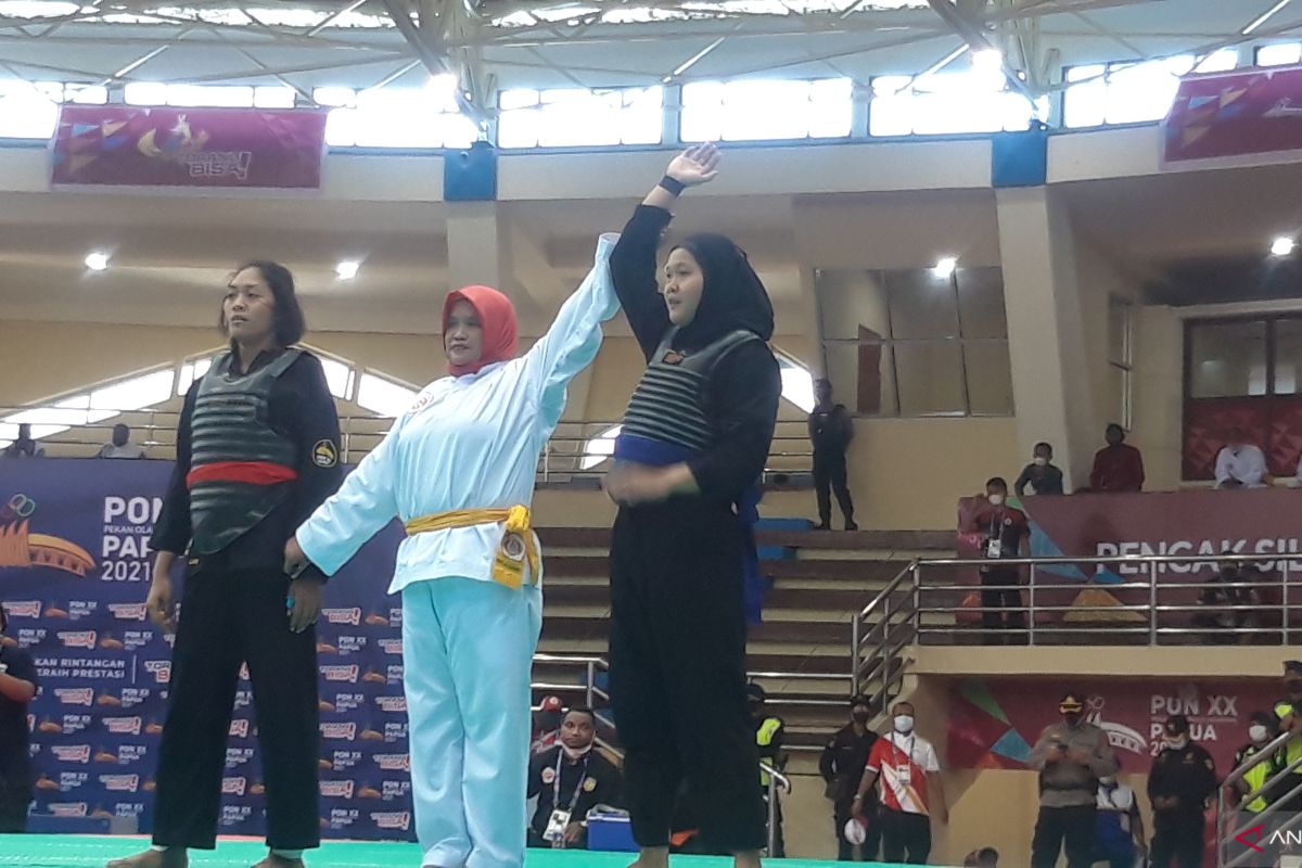 Juara dunia silat Rizka Andini singkirkan wakil tuan rumah PON XX Papua