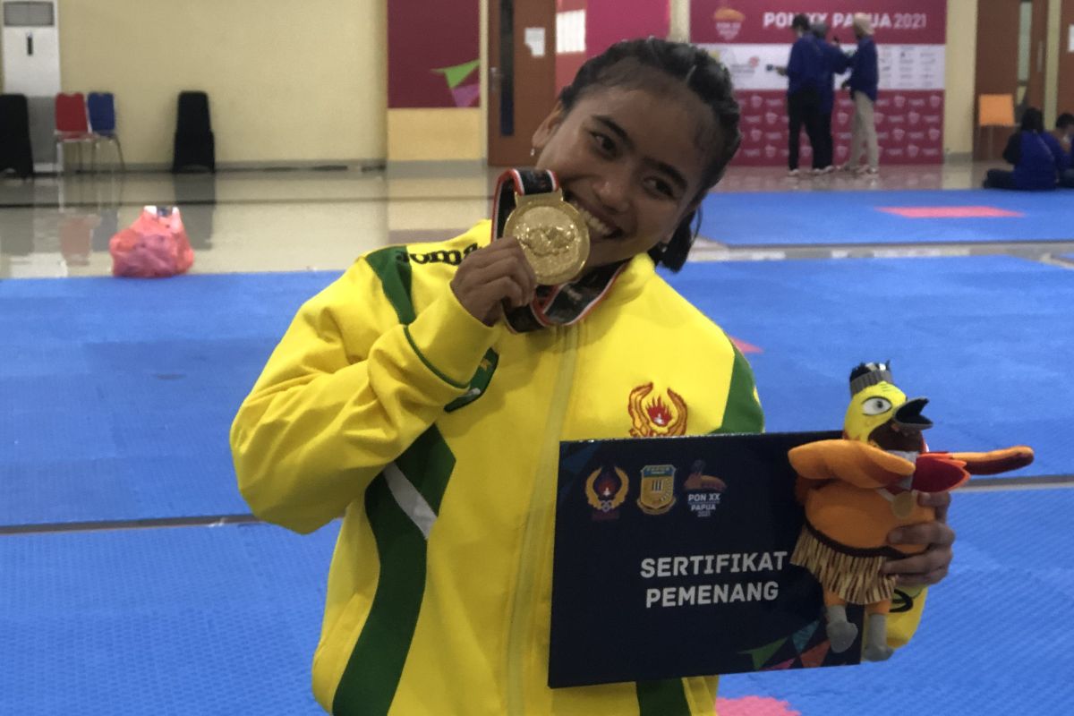 PON Papua - Tim Kaltim dan Jabar berbagi medali emas nomor embu berpasangan