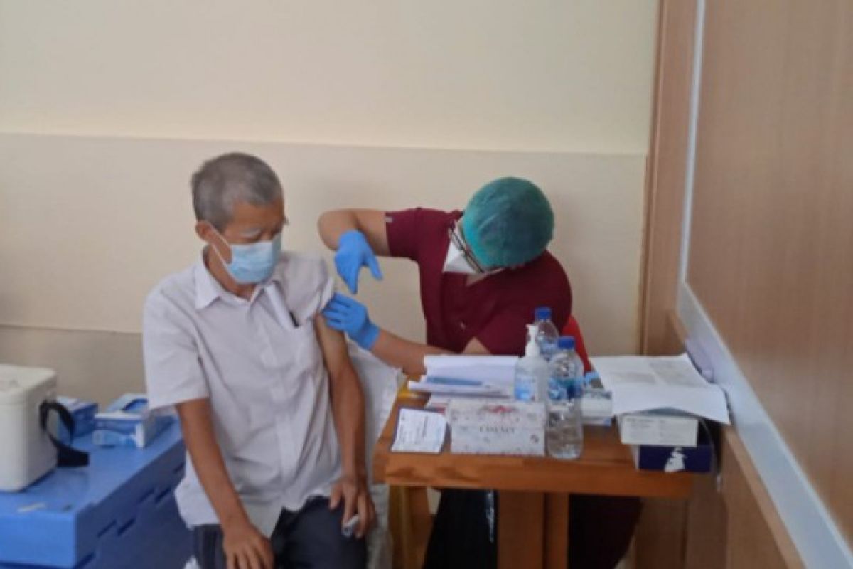 Dukung program pemerintah, Sequis fasilitasi 500 warga Medan vaksin COVID-19