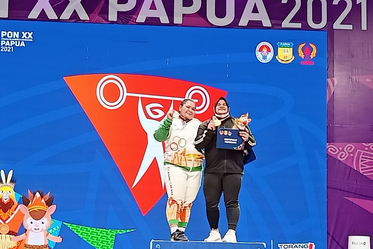 Record-breaker Nurul Akmal clinches gold in PON women's weightlifting