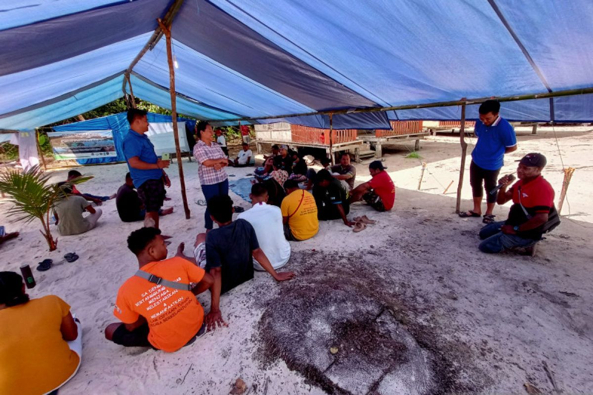 Pemandu wisata wajib berkartu Jaga keanekaragaman hayati Raja Ampat