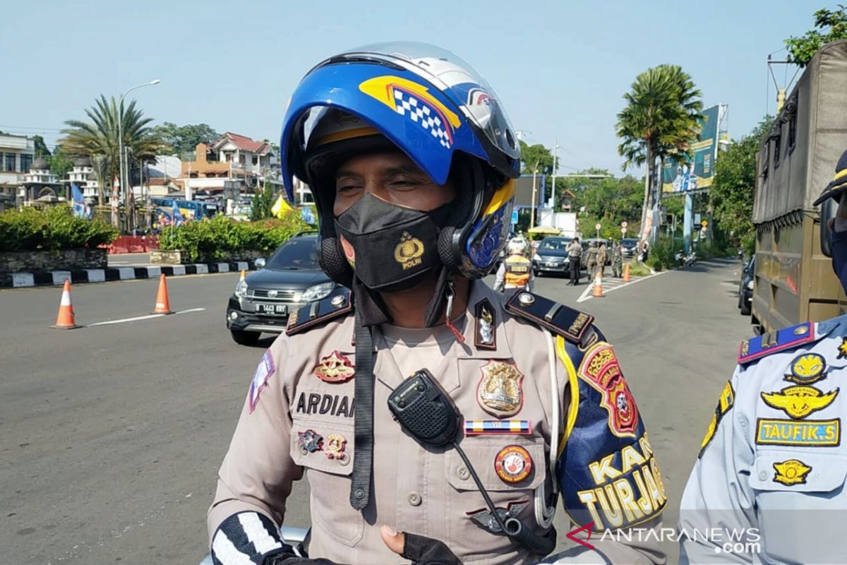 Puncak Bogor tetap padat meskipun pengendara patuhi ganjil genap