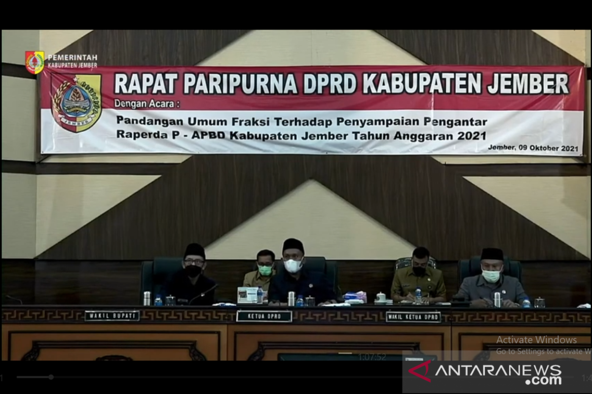 Rapat paripurna, fraksi-fraksi di DPRD Jember soroti Raperda P-APBD 2021