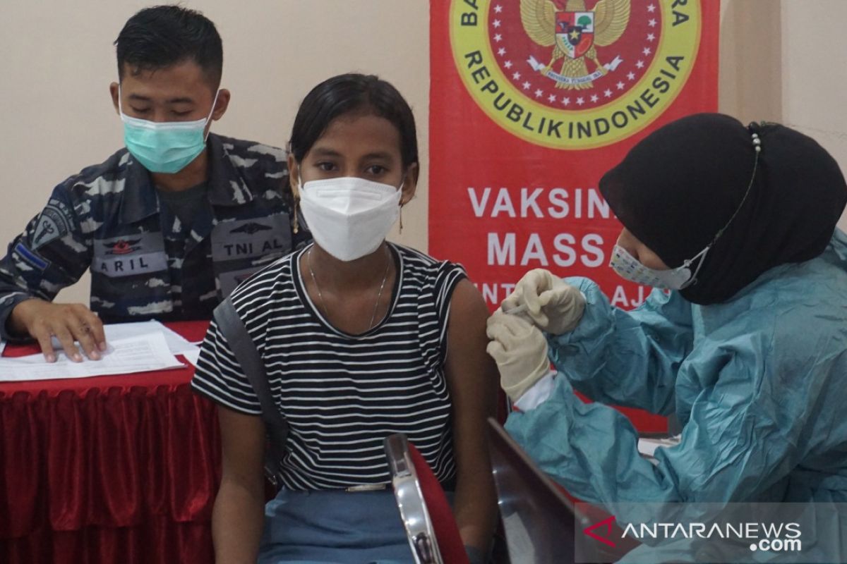 Lantamal IX ikut dorong PTM di Ambon dengan vaksinasi, perangi COVID -19