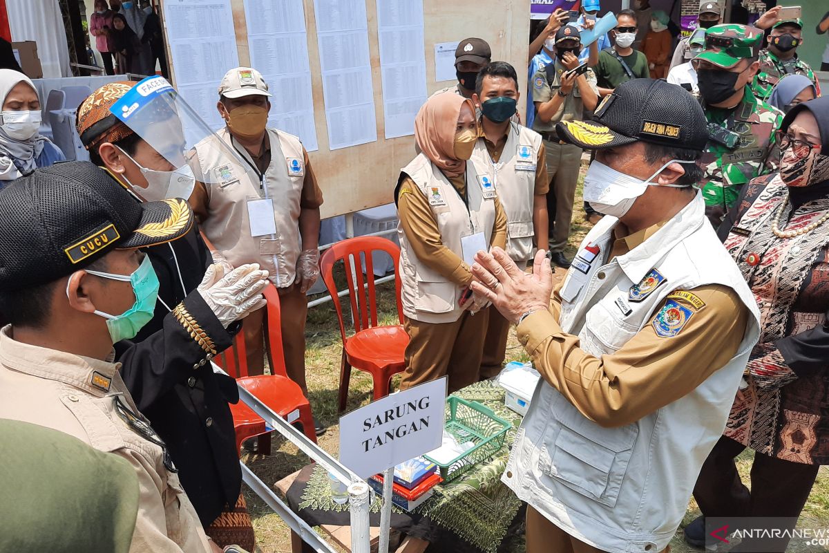 Dirjen Bina Pemdes dan Bupati Ahmed Zaki pantau pelaksanaan Pilkades di Tangerang