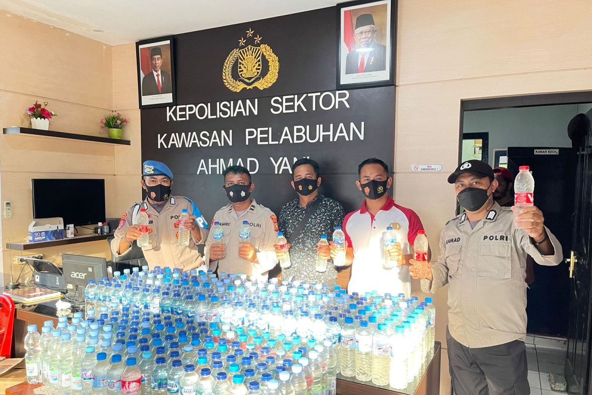 Polisi amankan ratusan botol miras dipasok  melalui Ternate, antisipasi pemicu kriminal