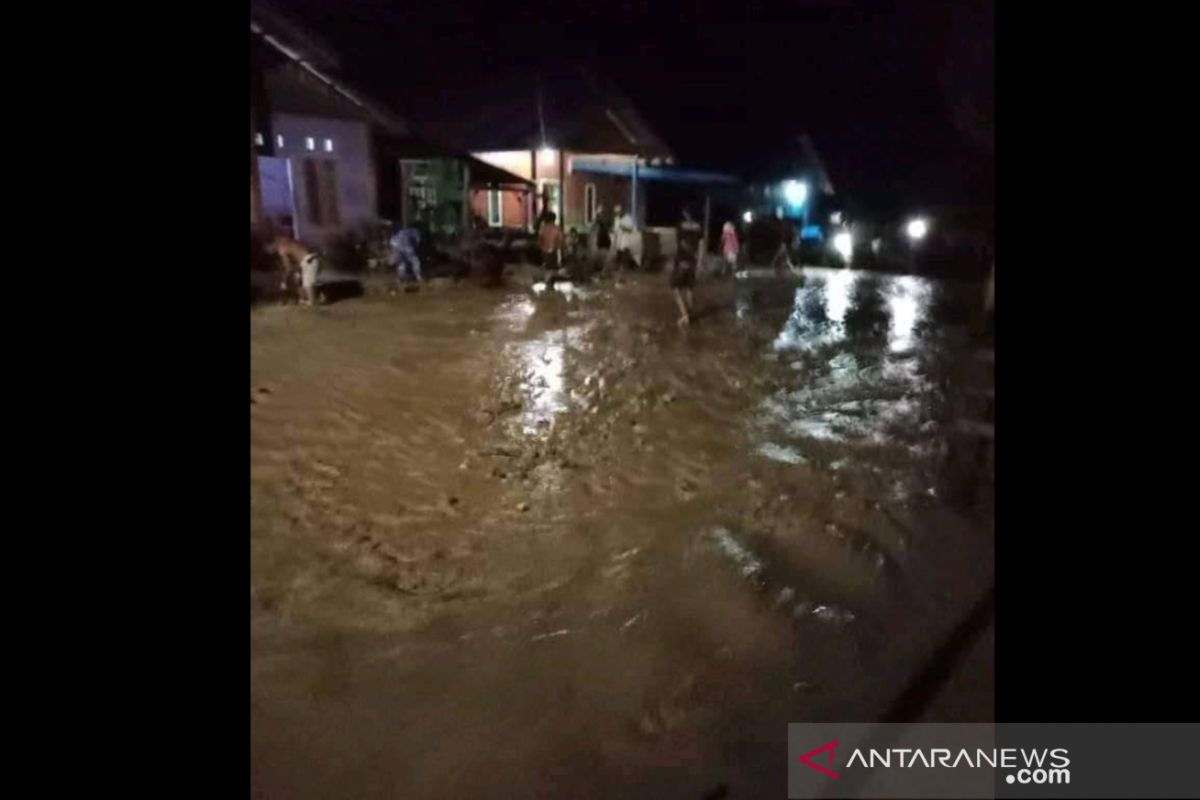 Desa Tuva Kabupaten Sigi dilanda banjir
