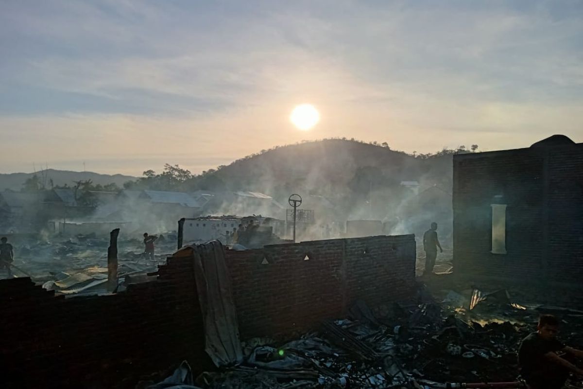 Sebanyak 63 unit rumah di Bima terbakar