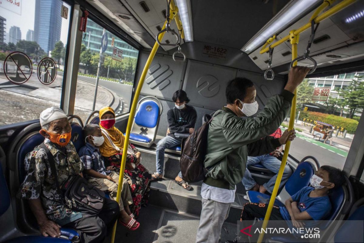 TransJakarta mulai layani penumpang dengan kapasitas normal