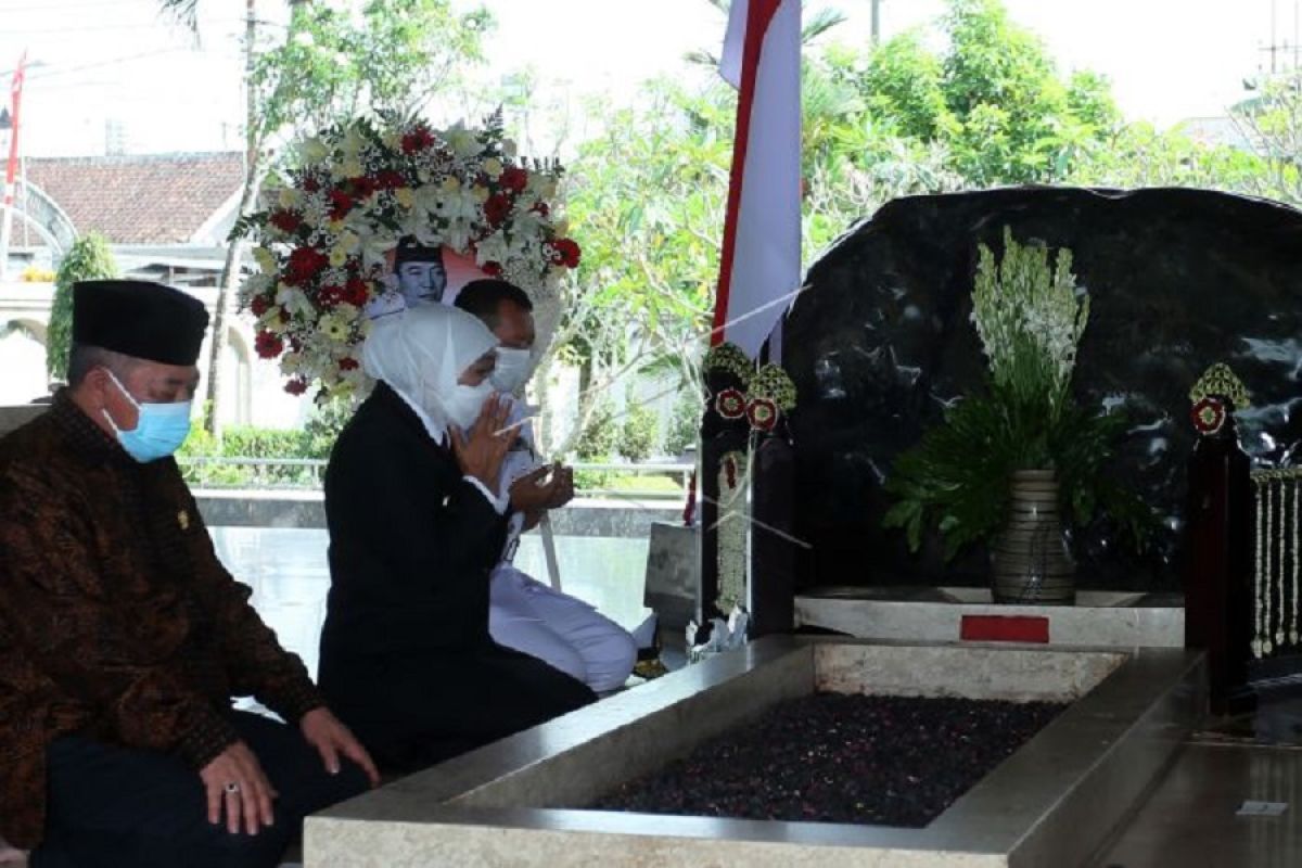 Gubernur Jatim Khofifah ziarah makam Bung Karno