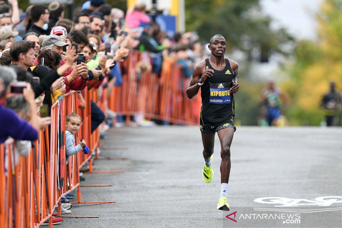 Pelari Kenya Benson Kipruto Juara Lomba Boston Marathon - ANTARA News