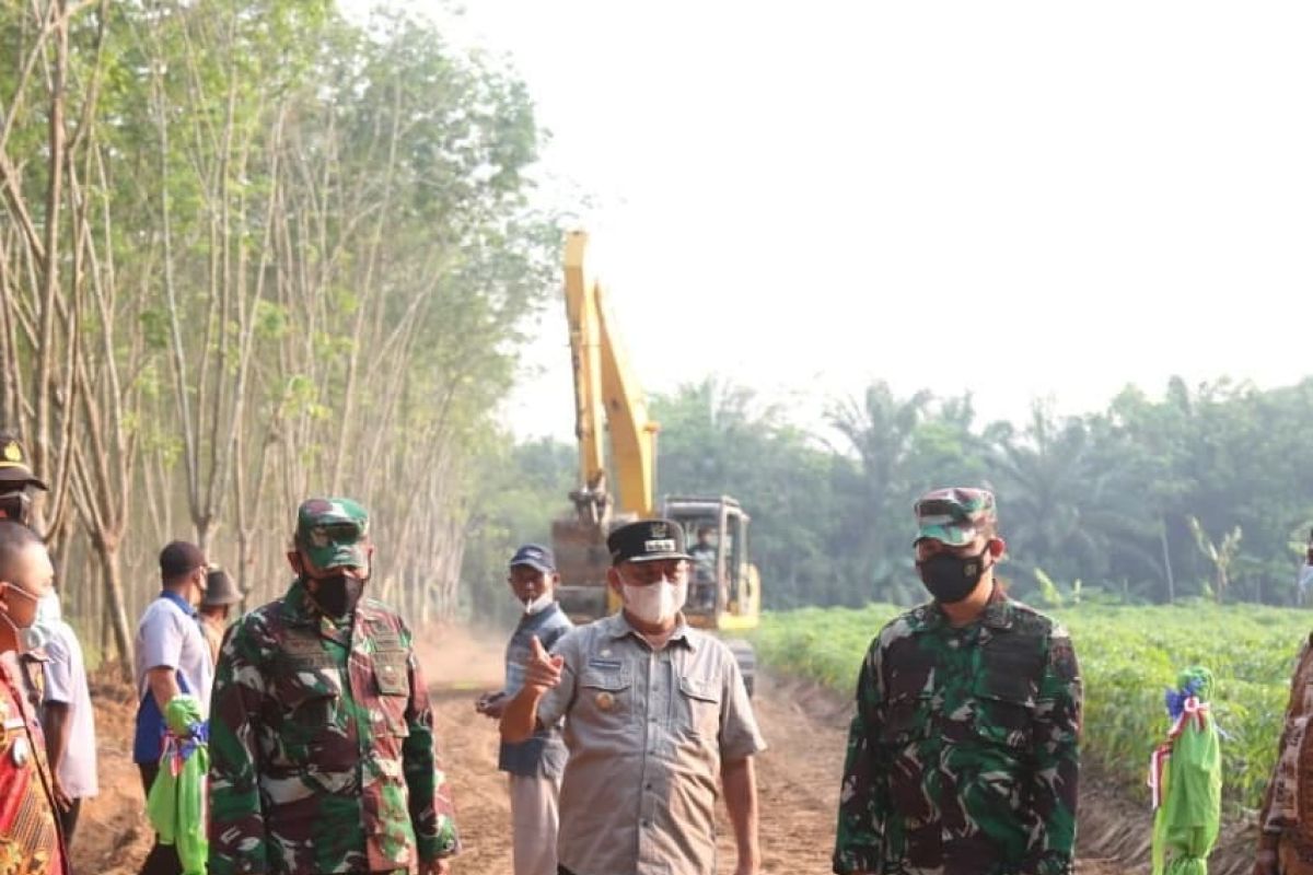 Bupati Lampung Timur hadiri pembukaan karya bhakti TNI Kodin 0429/Lt